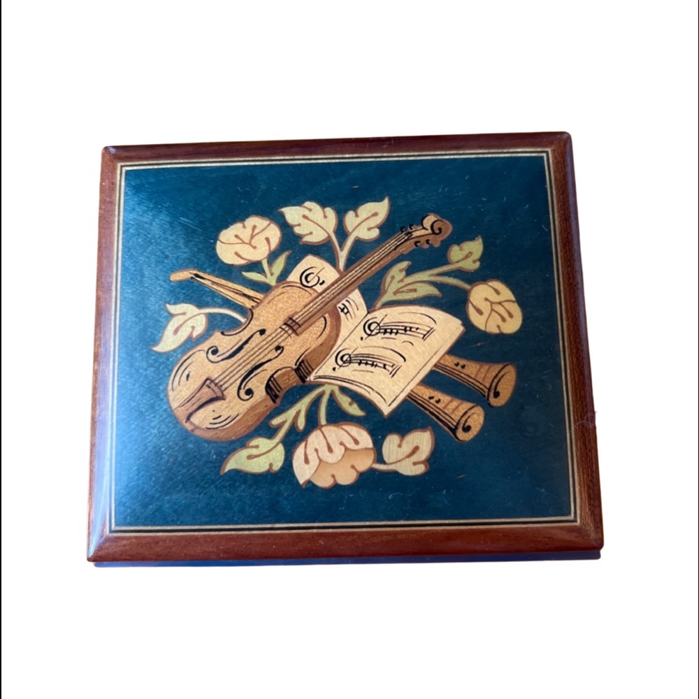 Vintage Italian Sorrento Music Box W/Violin
Wood Inlay-Eine Kleine Nachtmusik